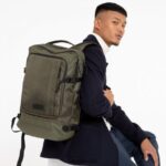 Eastpak JPRZL151 バックパック テカムl cnnctカーキ