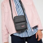 Eastpak JPRZL246 ショルダーバッグ 2倍になったもの ブラックデニム