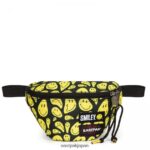 Eastpak JPRZL267 ショルダーバッグ スプリンガー スマイリー落書き黄色