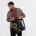 Eastpak JPRZL3 バックパック パッド入りパックル スマイリーグラフィティブラック - 画像 (7)