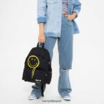 Eastpak JPRZL3 バックパック パッド入りパックル スマイリーグラフィティブラック - 画像 (8)